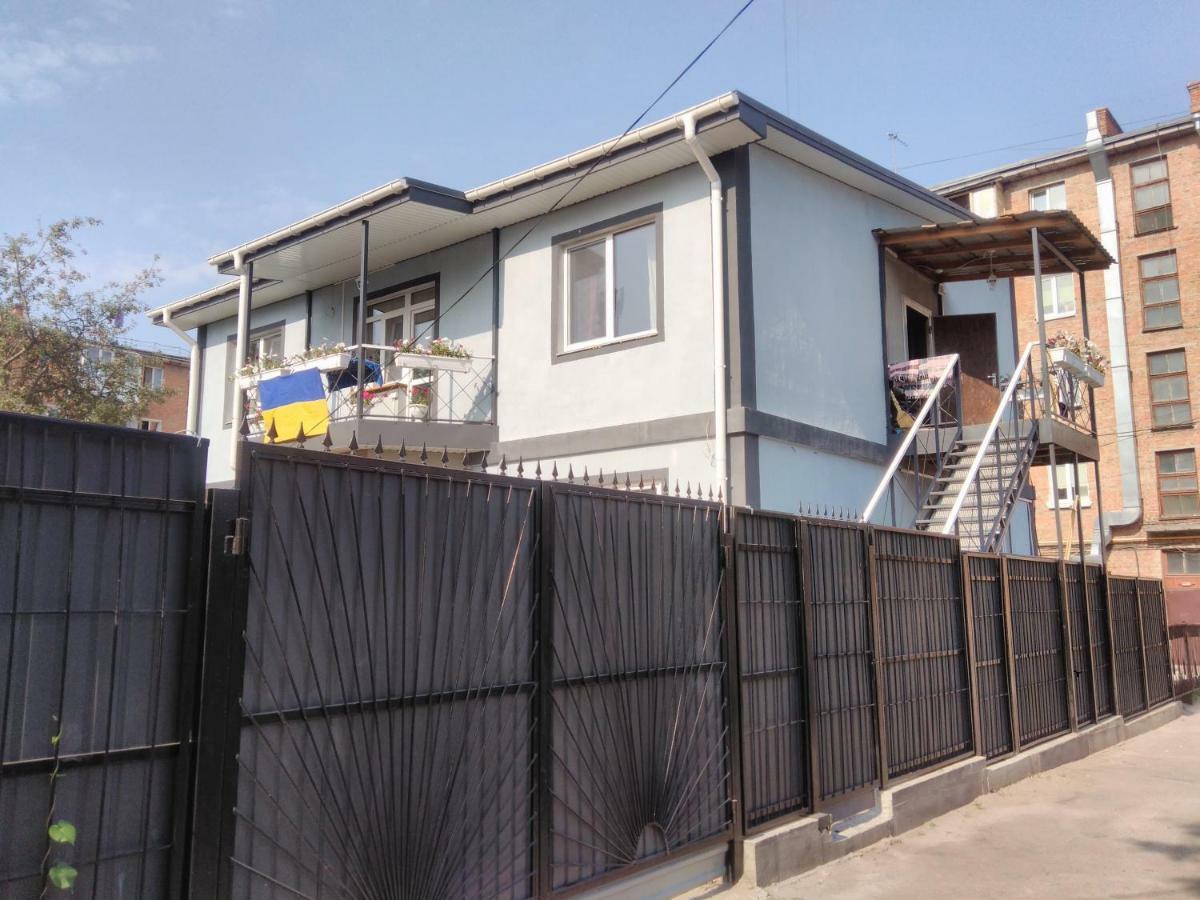 Отель "Swallow House" Cherkasy Ngoại thất bức ảnh